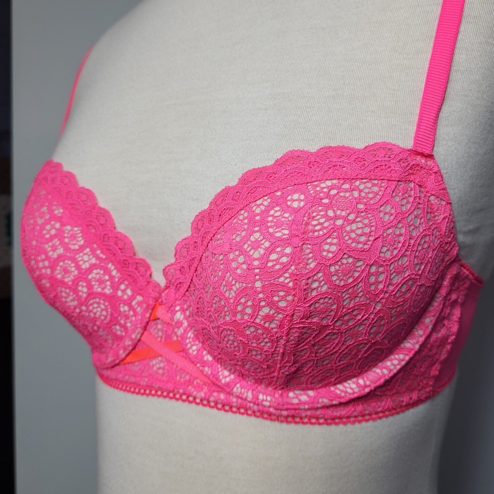 Victoria's Secret Lined Demi Bra Hot Pink Lace Underwire 32D Coquette Sweetheart
